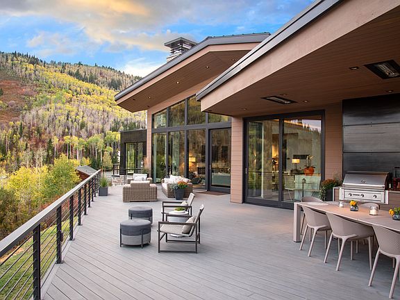 3rd image of 2560 Bear Hollow Dr