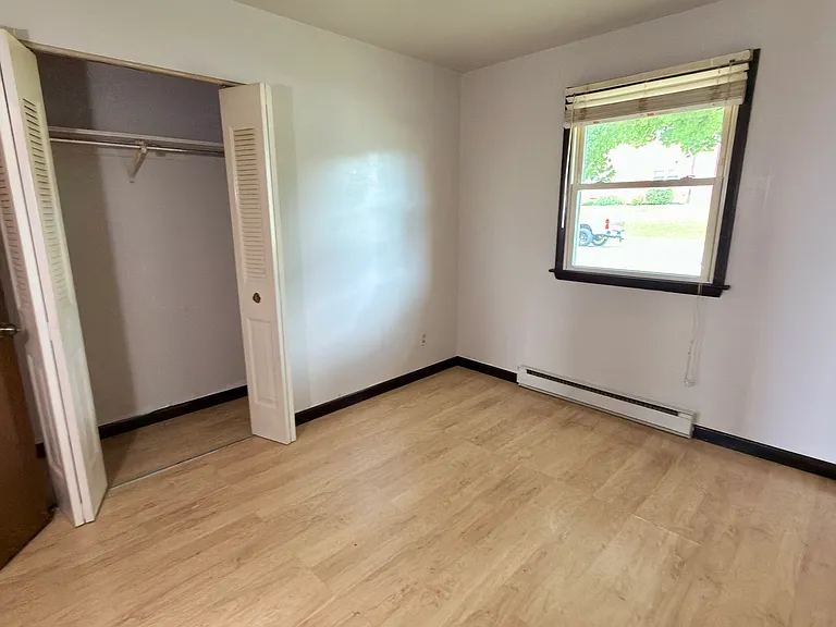 1015 E Hamilton St — Photo 31