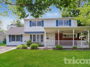 26 Village Ln, Levittown, PA 19054