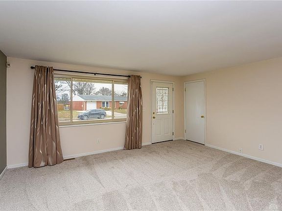 4th image of 619 Barbara Dr