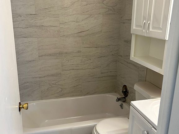 5th image of 3552 Morrison Rd APT 2