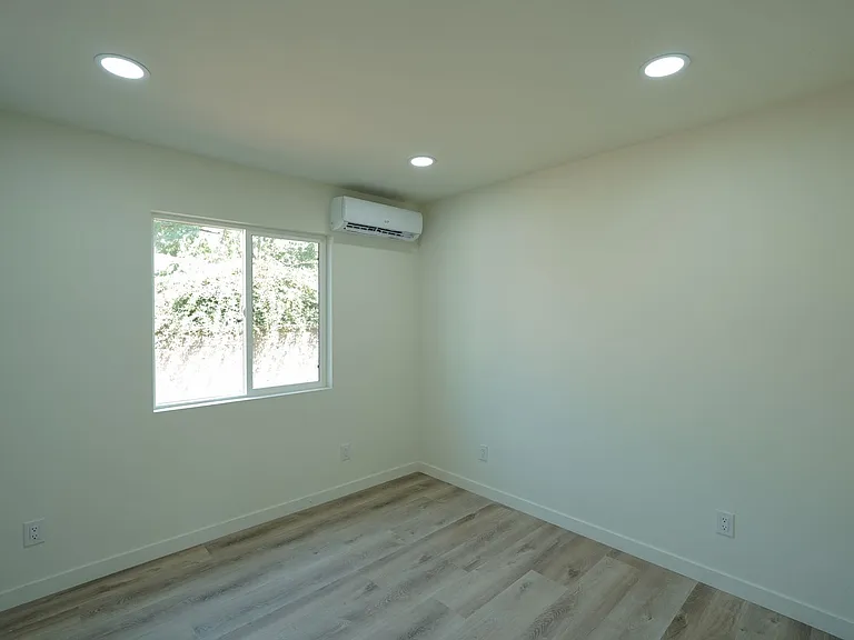 4805 Charlotte Way — Photo 10