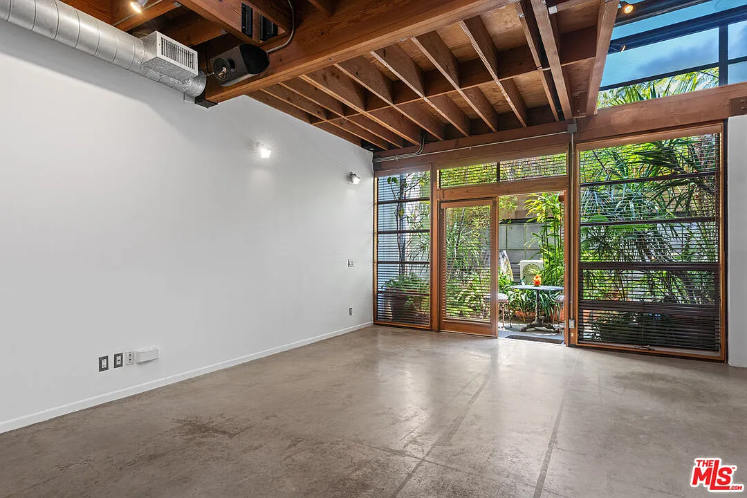 2 bed, 1.5 bath, 1624 sqft, $7,500 — Photo 2