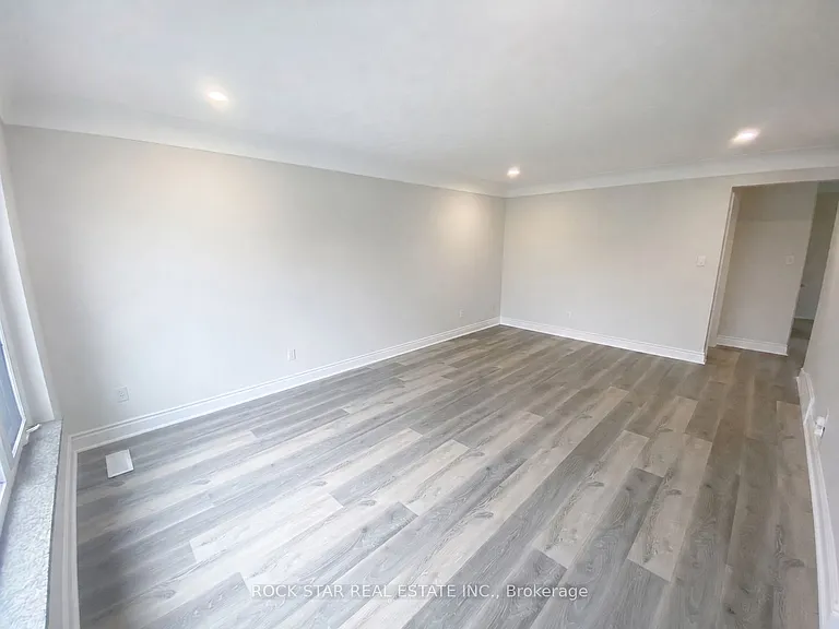 227 Fernwood Cres #MAIN — Photo 3
