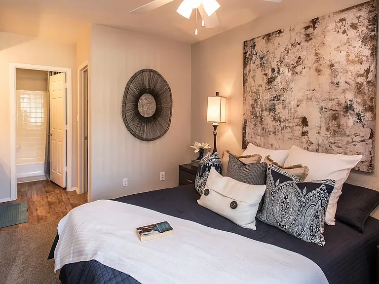 Scottsdale Highlands Apartments — Photo 13