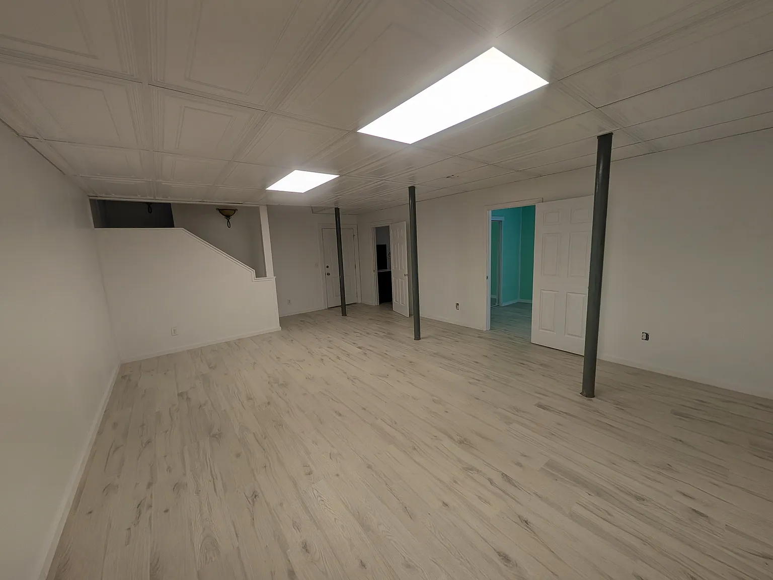 4 bed, 2100 sqft, $2,400 — Photo 2