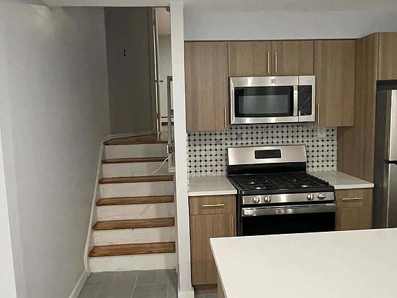 3rd image of 7210 Avenue M