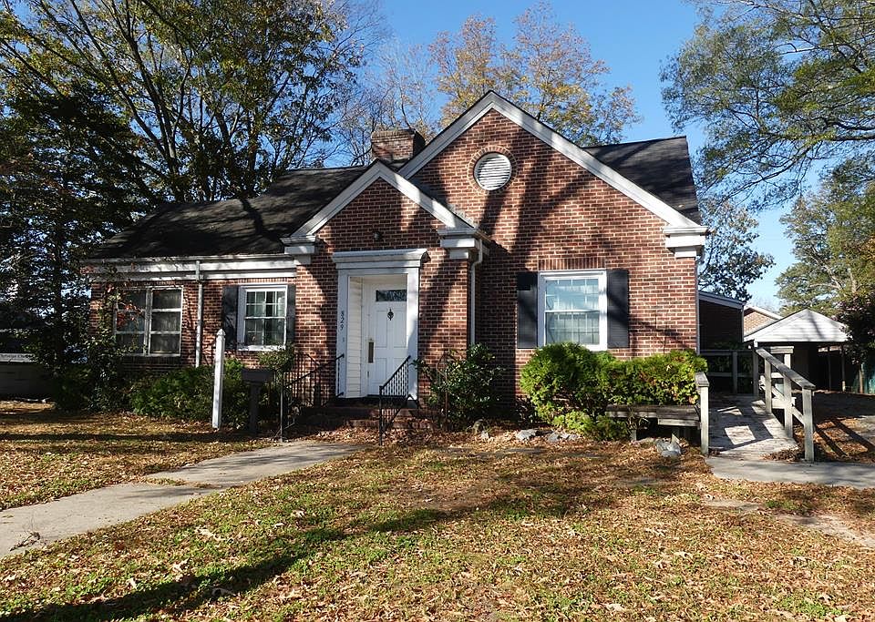 1st image of 829 Roanoke Ave