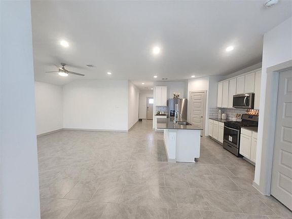 4th image of 4002 Elk Creek Ct