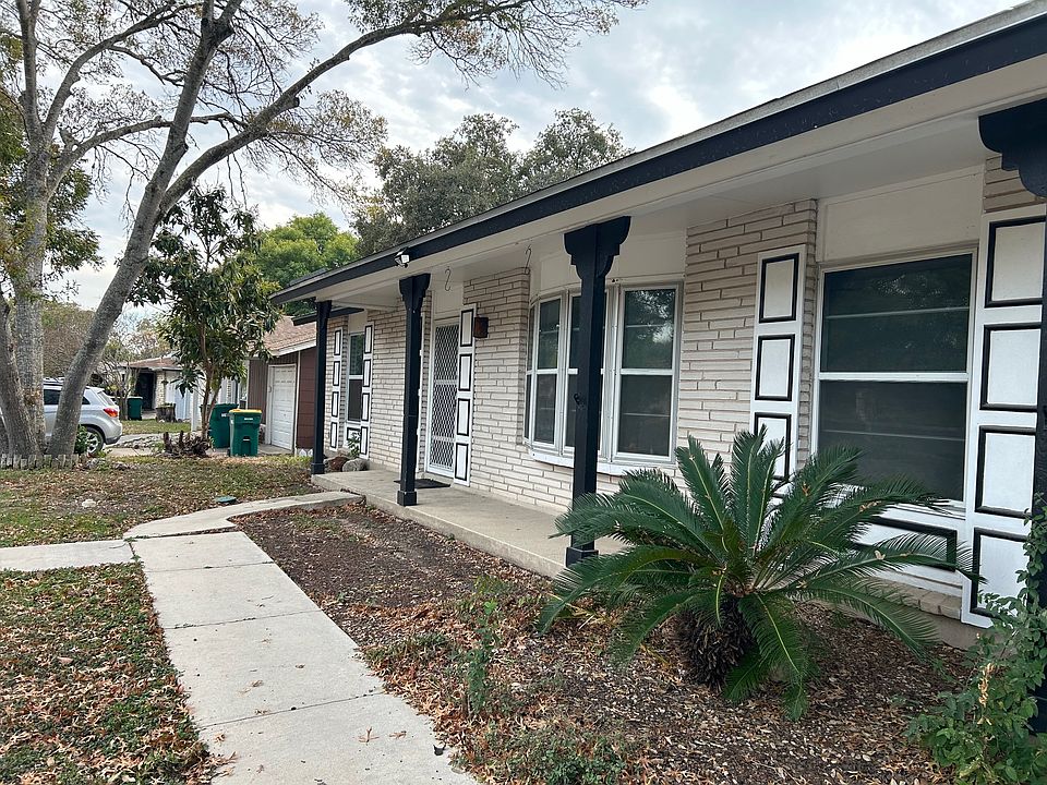 1st image of 210 Shin Oak Dr