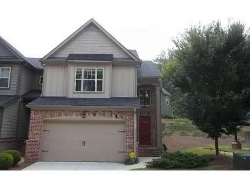 1301 Houndslake Dr photo 1