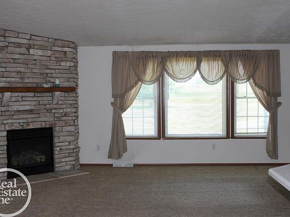 5th image of 67 W Kittle Rd