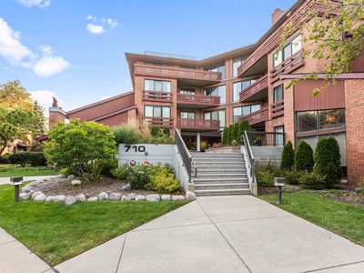 710 Waukegan Rd APT 201, Glenview, IL, 60025