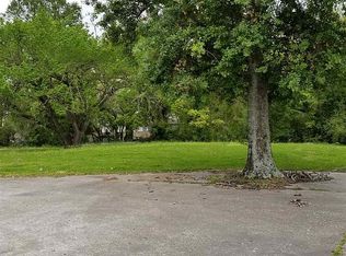 140 Lake St, Bridge City, TX 77611