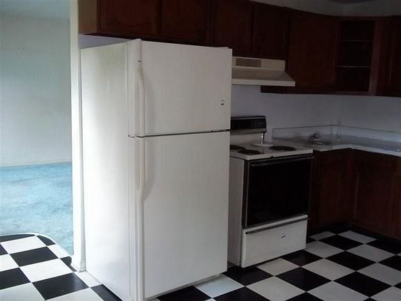 5th image of 818 Blanche St
