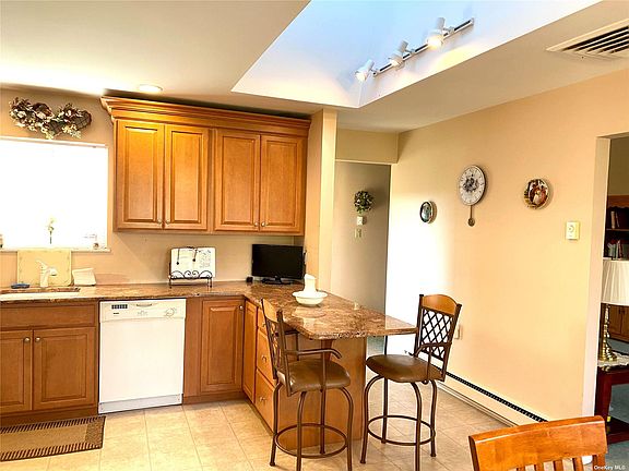 5th image of 28 Strathmore Gate Dr #28