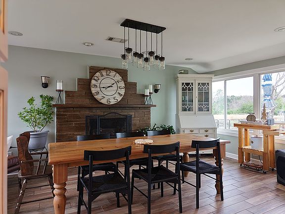 3rd image of 809 4th Ave SW