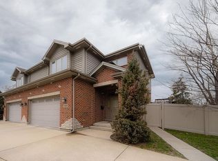 7660 43rd St, Lyons, IL 60534