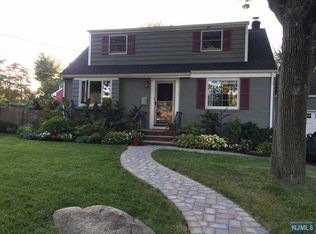 259 Wyckoff Ave, Waldwick, NJ 07463