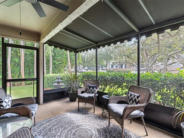 11520 Galleria Dr — Photo 22