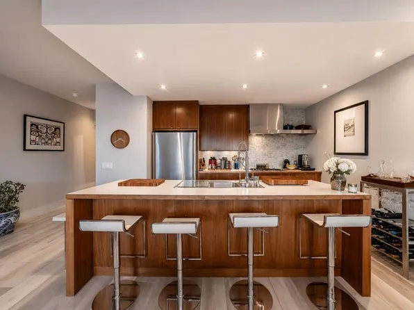 2124 17th St E #201, Calgary, AB T2T 4M4