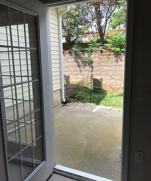 185 E Plaza Dr — Photo 5