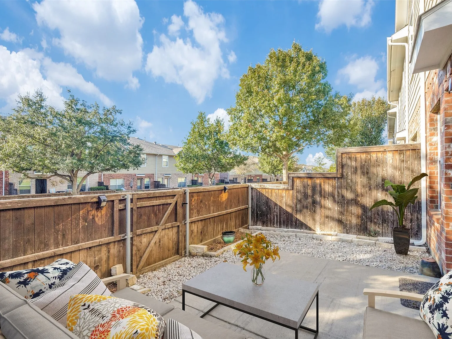 2 bed, 2.5 bath, 1680 sqft, $2,595 — Photo 4
