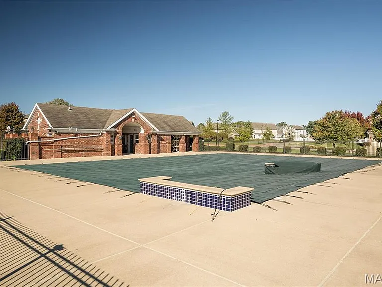 10201 Spring Creek Ln — Photo 27