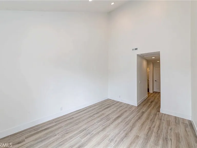 941 W Carson St #306 — Photo 12