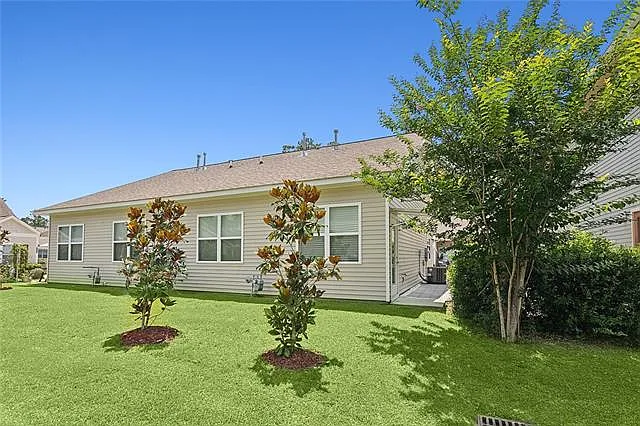 1033 Linda Lou Ln — Photo 10