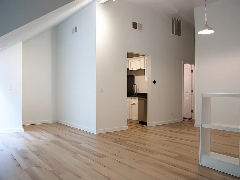 8 School St #8 — Photo 4