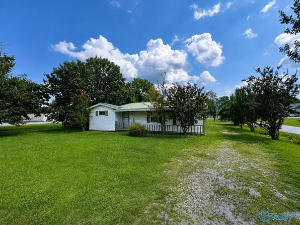 278 E Pike Rd, Falkville, AL 35622