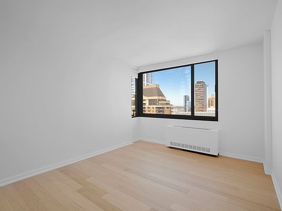 5th image of 124 W 60th St APT 22L