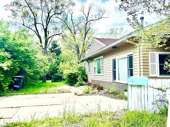 4th image of 601 W Carpenter Ave