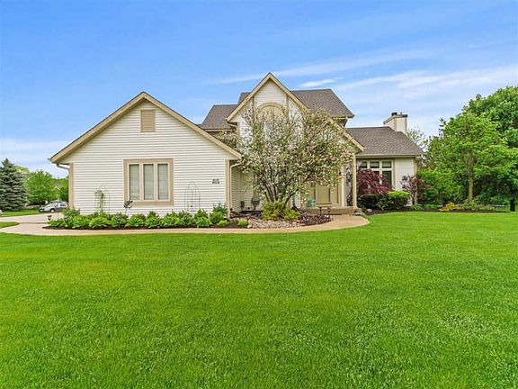 2nd image of W226N7220 Woodland Creek Dr