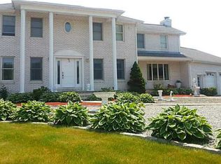 77 Cranberry Dr, Scituate, RI 02831