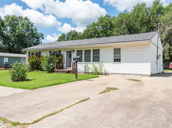 226 Walnut St, Wellsville, KS 66092