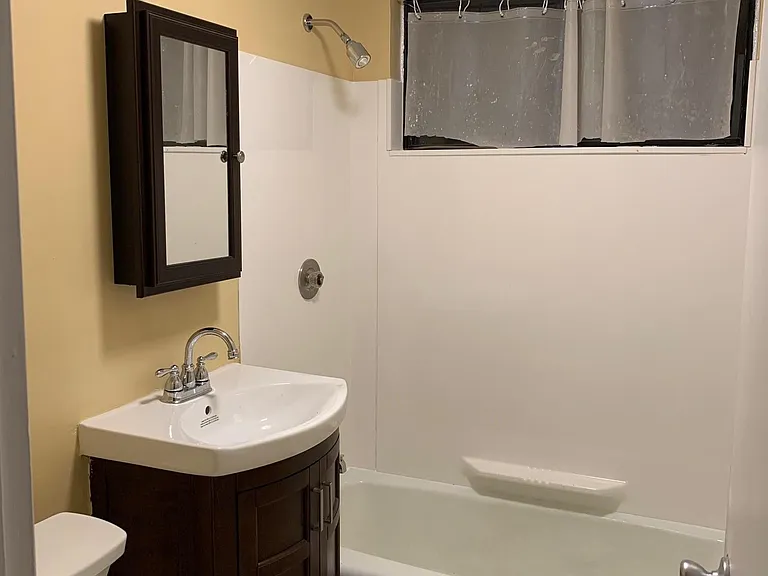 70 Shrewsbury Green Dr #F — Photo 2