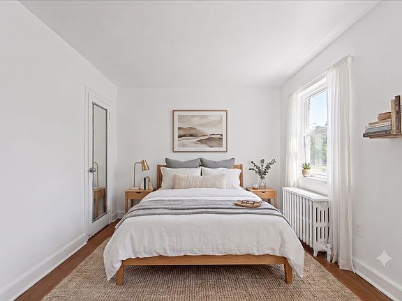 4th image of 3847-3849 Beechwood Blvd #2