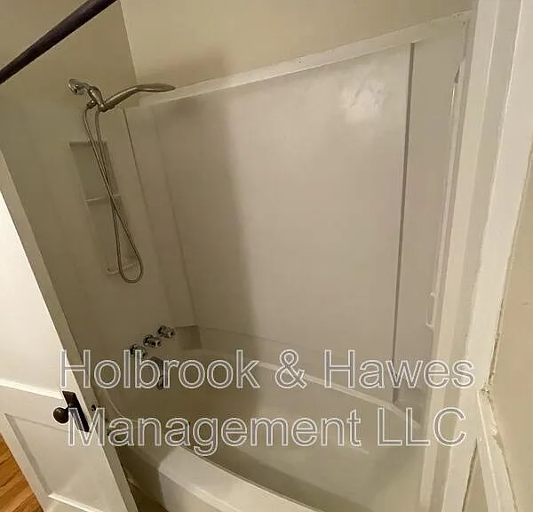 200 E Laurel St — Photo 16