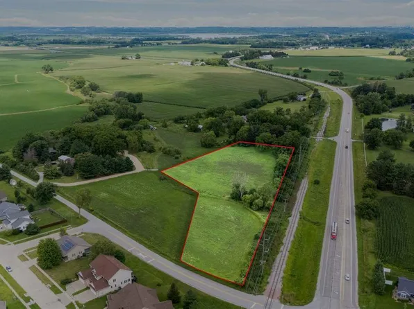 4 Zell Mar Acres, North Liberty, IA 52317