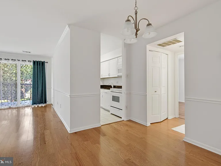 11260 Chestnut Grove Sq #139 — Photo 3