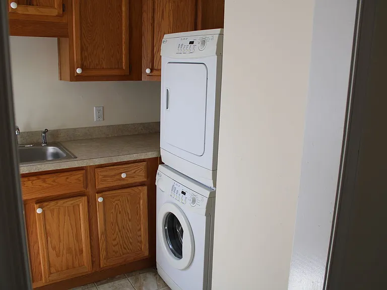 564 Race St — Photo 5