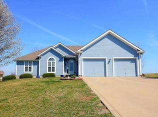 17662 157th St, Basehor, KS 66007