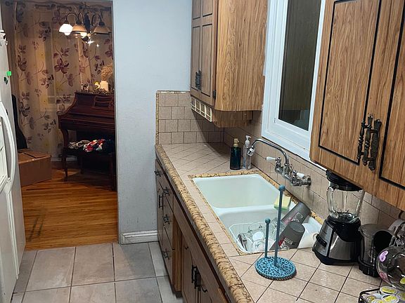 5th image of 832 Hollowell St Unit A