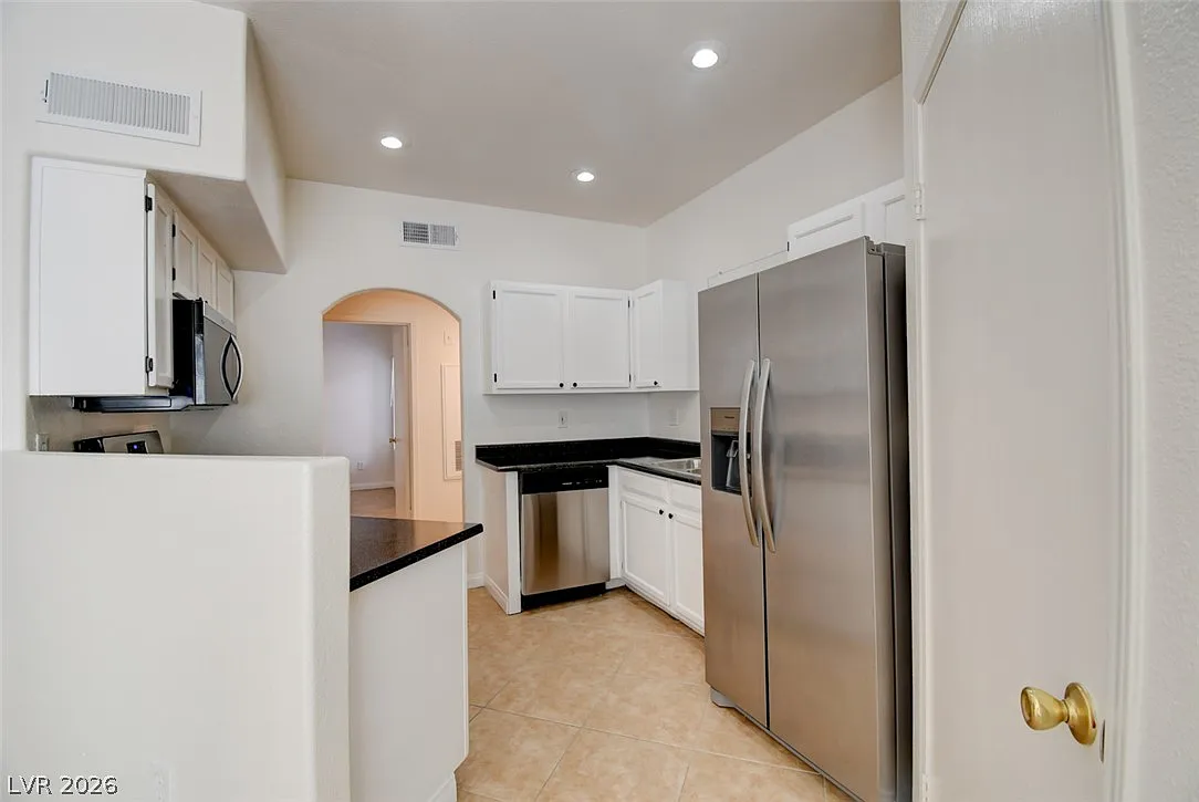 1 bed, 1.0 bath, 853 sqft, $1,274 — Photo 3