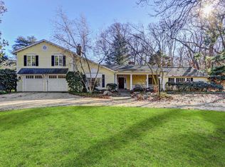 561 Remsens Ln, Oyster Bay, NY 11771