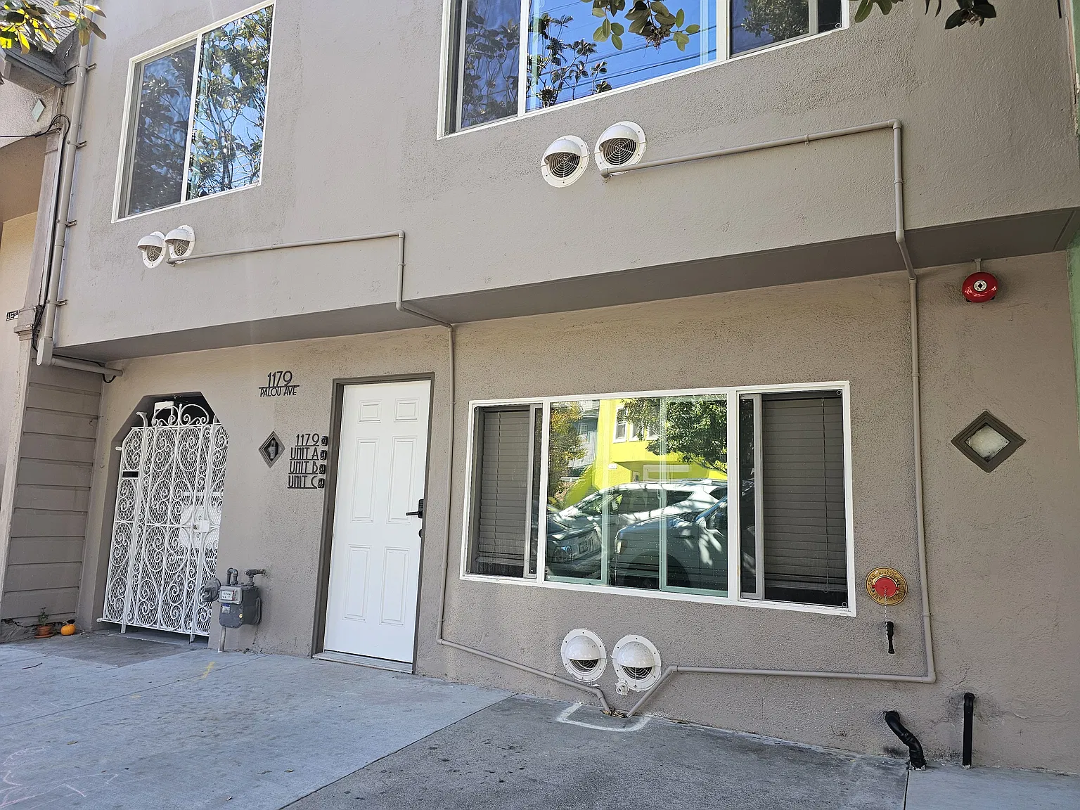 2 bed, 700 sqft, $4,250 — Photo 3