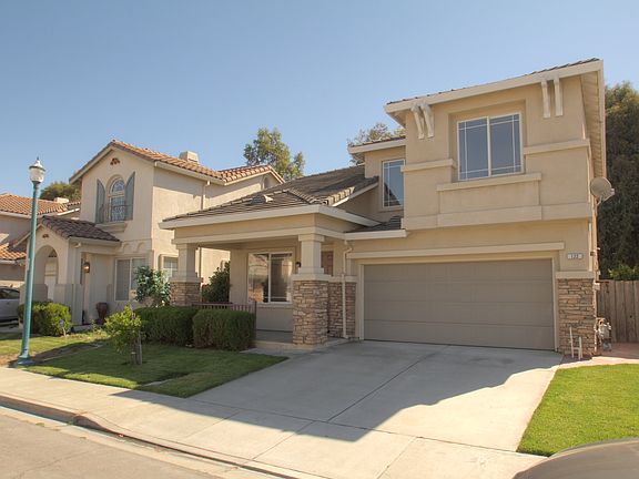 2nd image of 122 Mahogany Ln