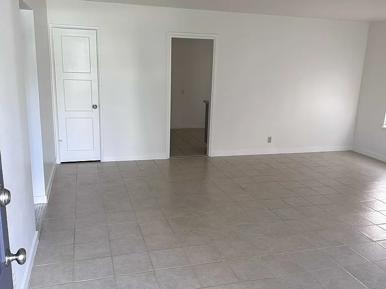 54 Diamond St — Photo 5
